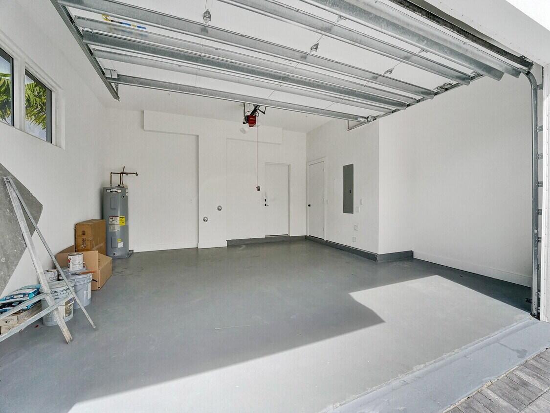 THE ENCLAVE AT LAKE RIDGE - Residential