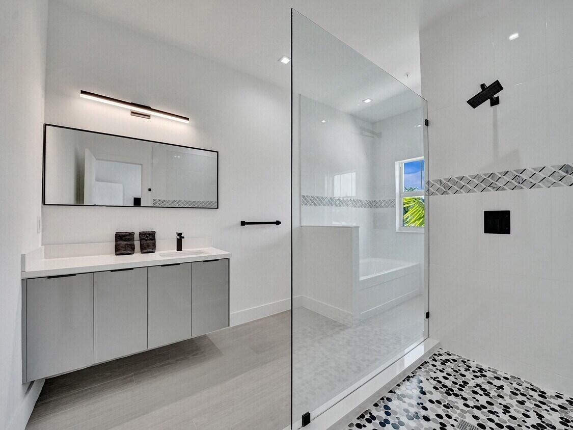 THE ENCLAVE AT LAKE RIDGE - Residential