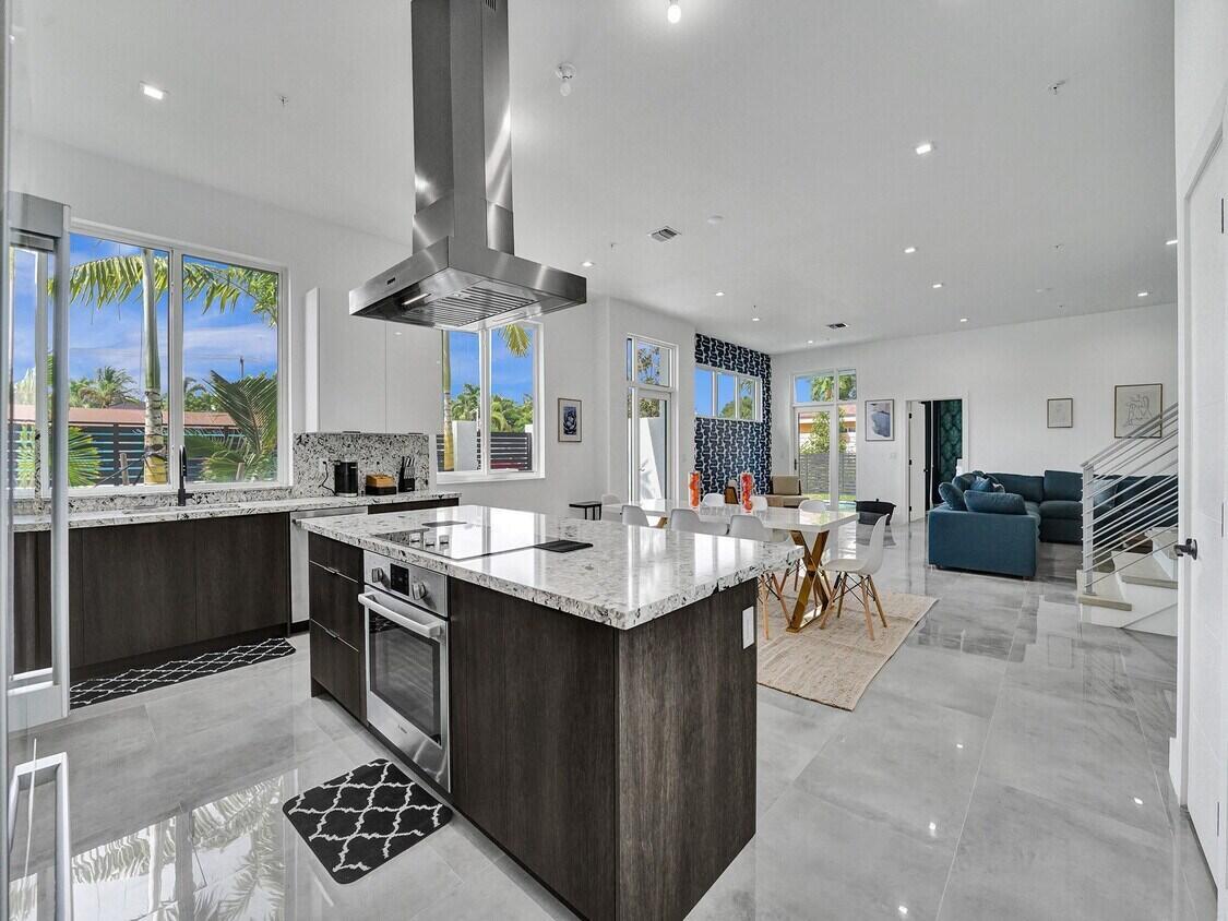 THE ENCLAVE AT LAKE RIDGE - Residential