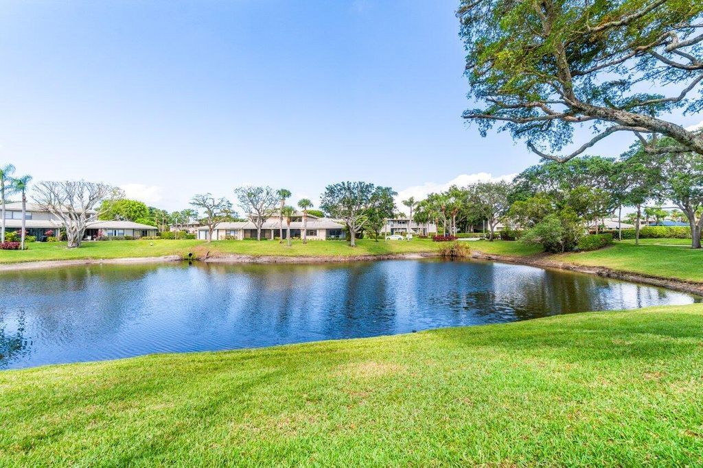 Photo of 25 Stratford Drive #C, Boynton Beach, FL 33436 (MLS # R10985775)