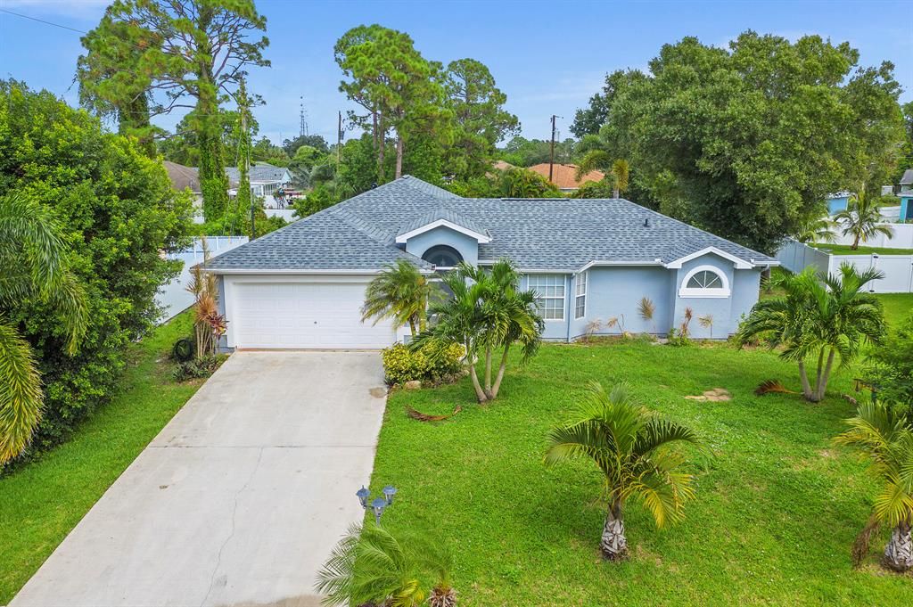 Photo of 2181 SW Leafy Road, Port Saint Lucie, FL 34953 (MLS # R10748561)
