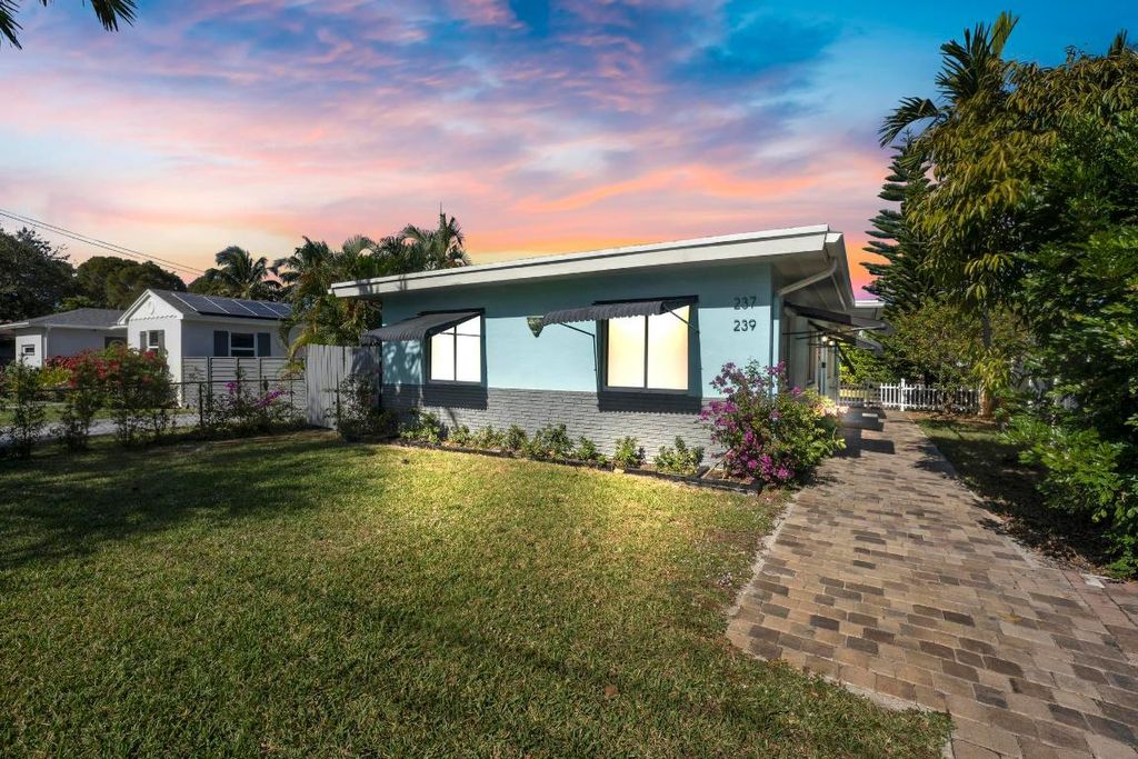 Photo of 237 NE 12th Street #2, Delray Beach, FL 33444 (MLS # R11074398)
