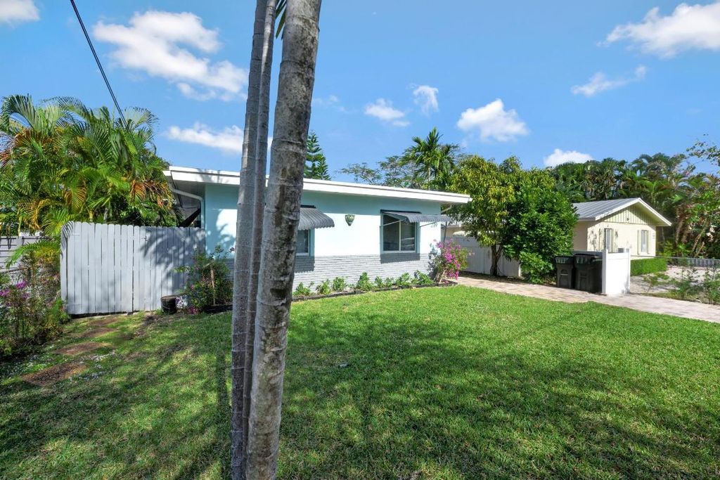 Photo of 237 NE 12th Street #2, Delray Beach, FL 33444 (MLS # R11074398)