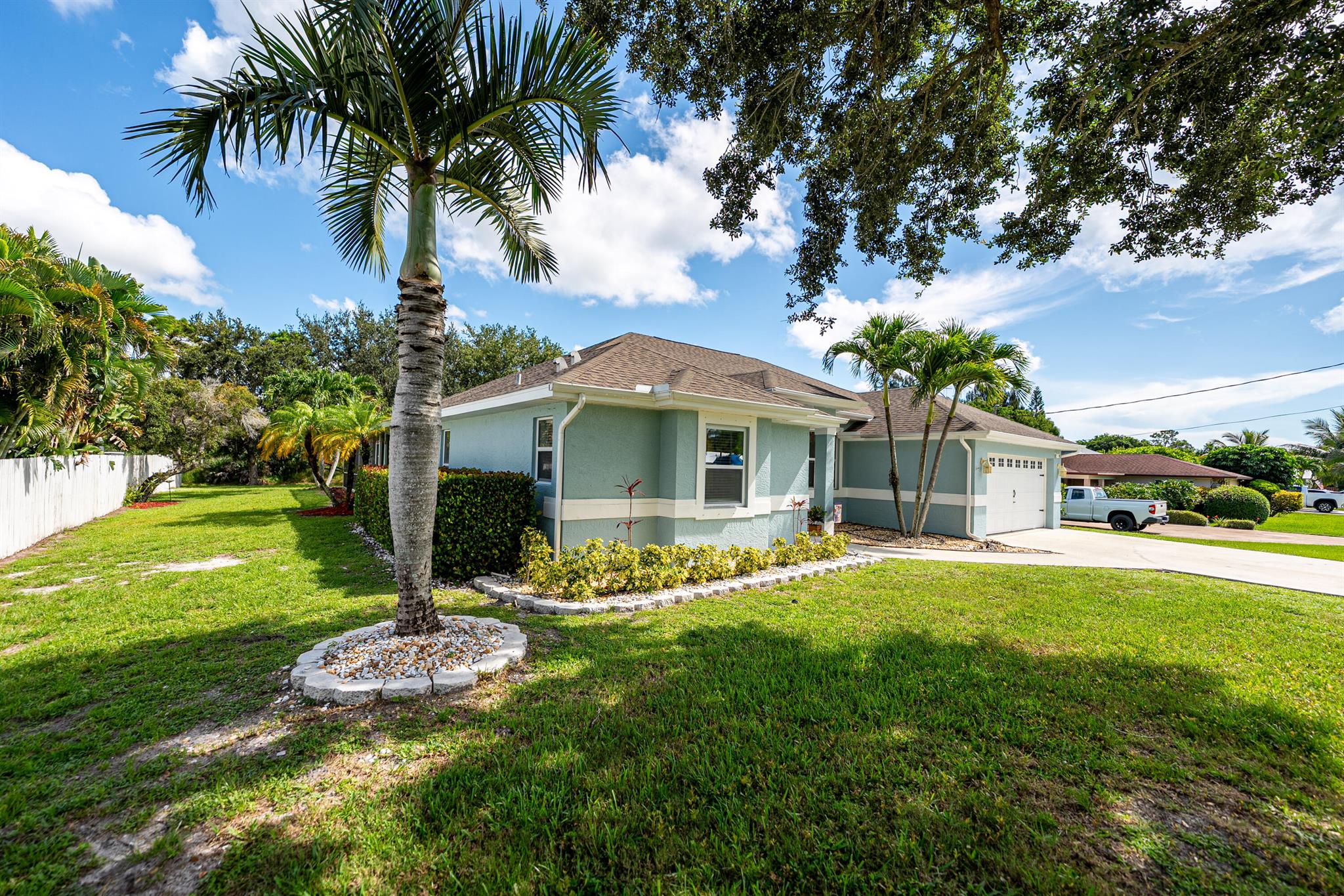 5743 SE Orange Blossom Trail