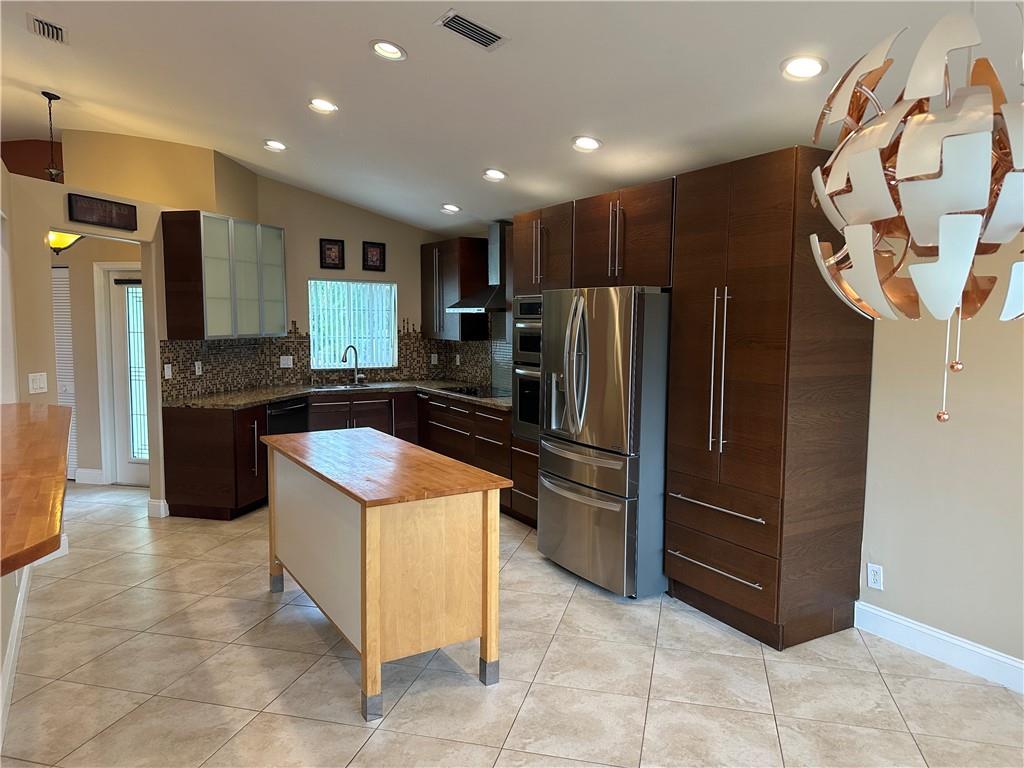 Coquina Lakes 105-22 B - Residential