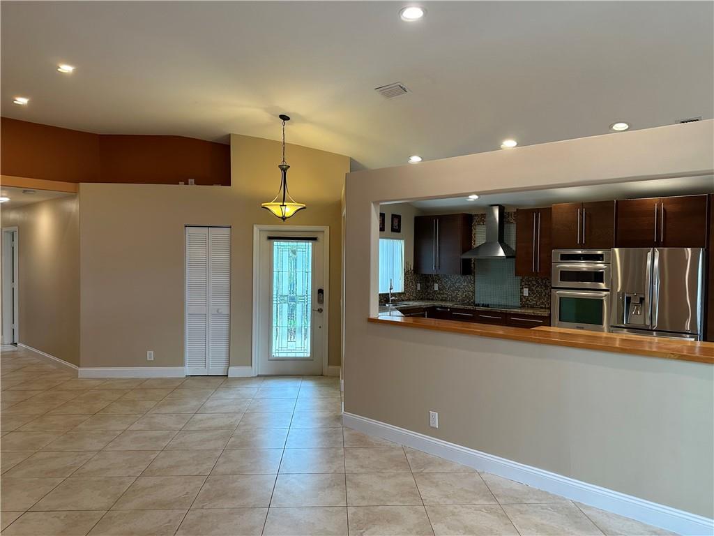 Coquina Lakes 105-22 B - Residential