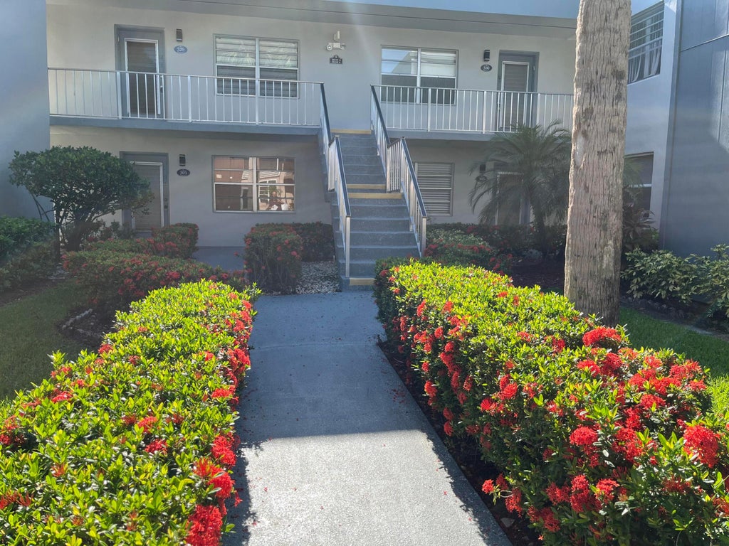 Photo of 306 Piedmont 'G', Delray Beach, FL 33484 (MLS # R10997024)