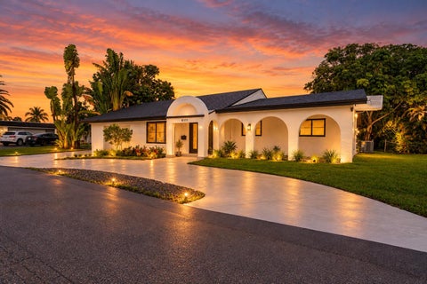 Photo of 6111 WHITE OAK Lane, Tamarac, FL 33319 (MLS # B26090667)