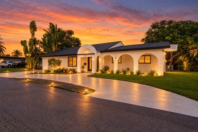 6111 WHITE OAK Lane Tamarac FL 33319