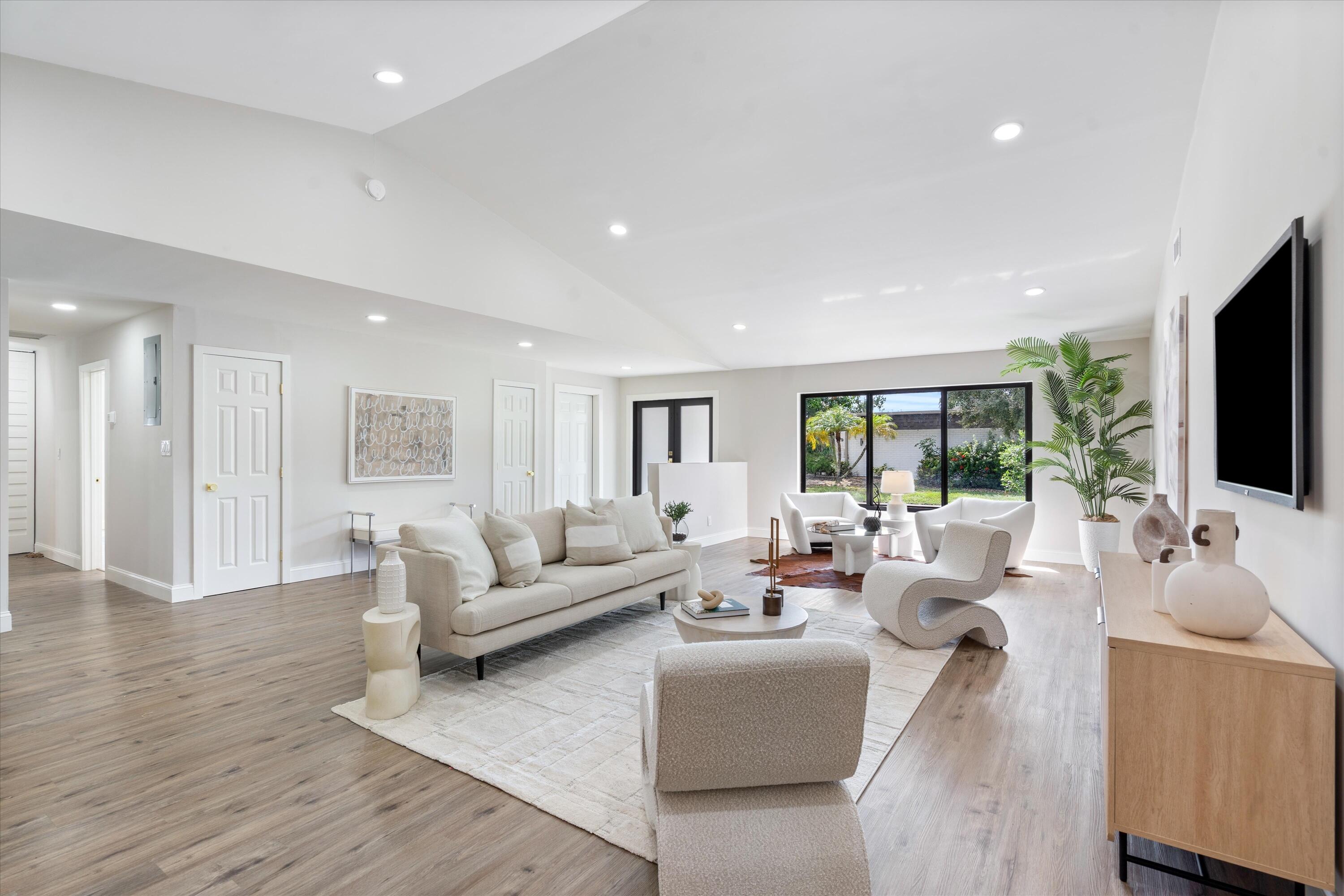 6111 WHITE OAK Lane