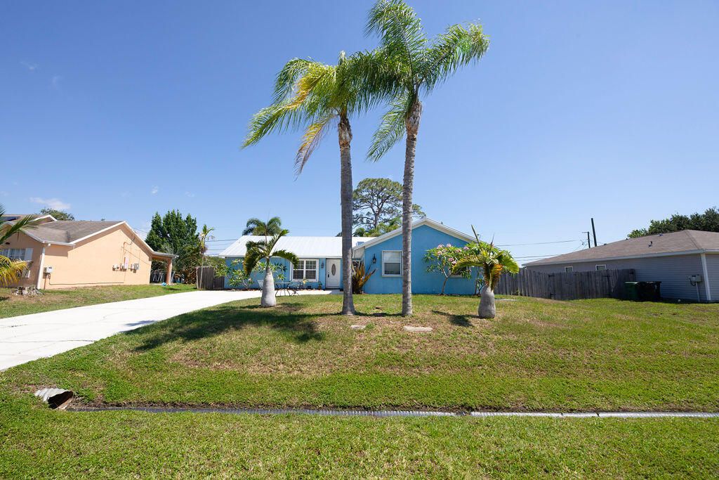 Photo of 417 SW Dolores Avenue, Port Saint Lucie, FL 34983 (MLS # R10991937)