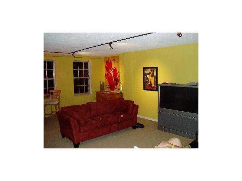 LA BONNE VIE CONDO - Residential Lease