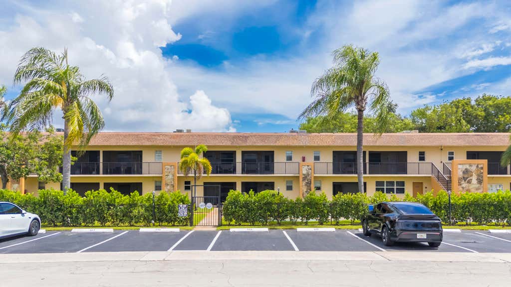 Photo of 421 NE 1ST Street #204, Hallandale Beach, FL 33009 (MLS # B26051793)