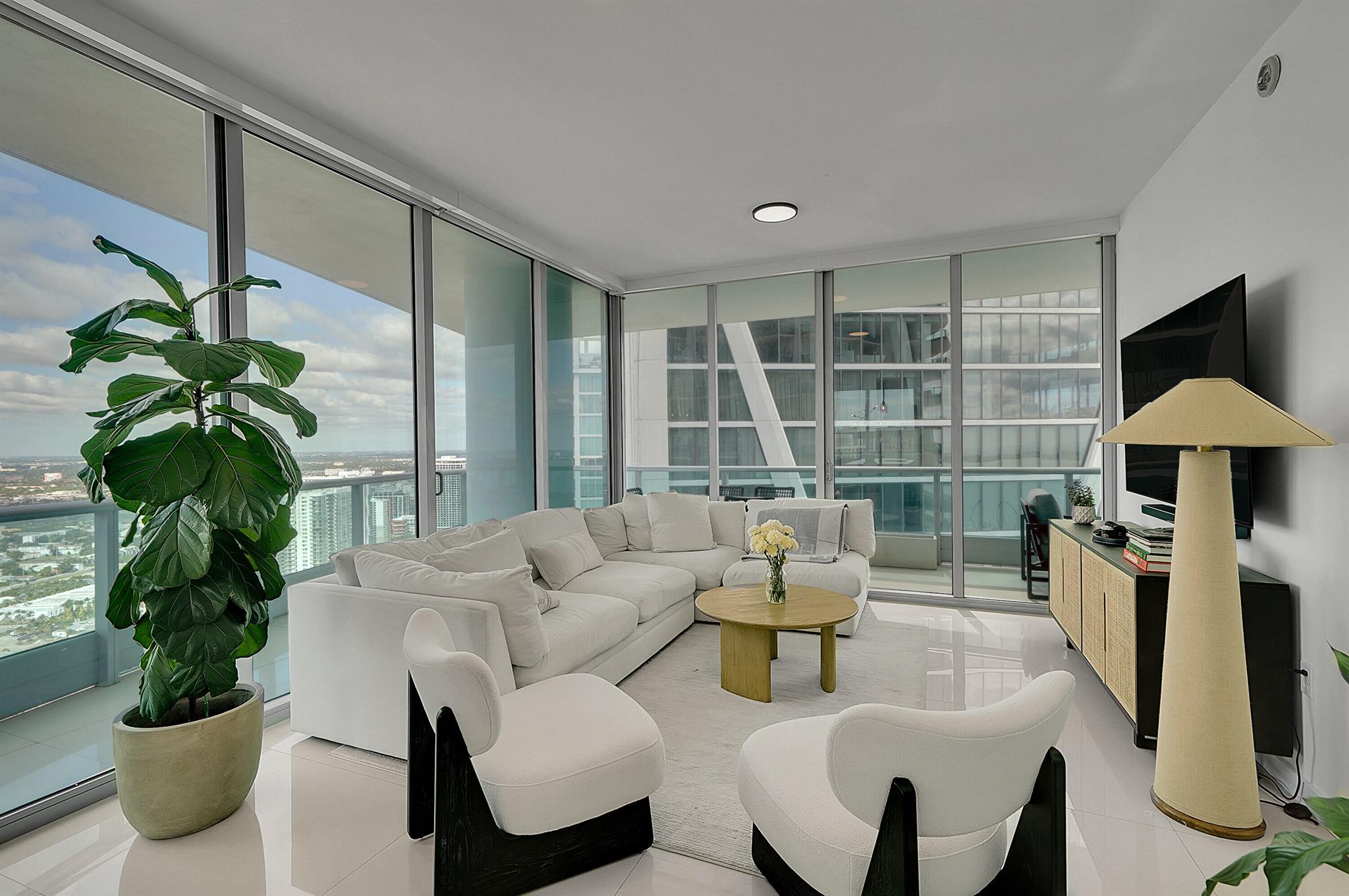 900 BISCAYNE BAY CONDO - Residential Lease