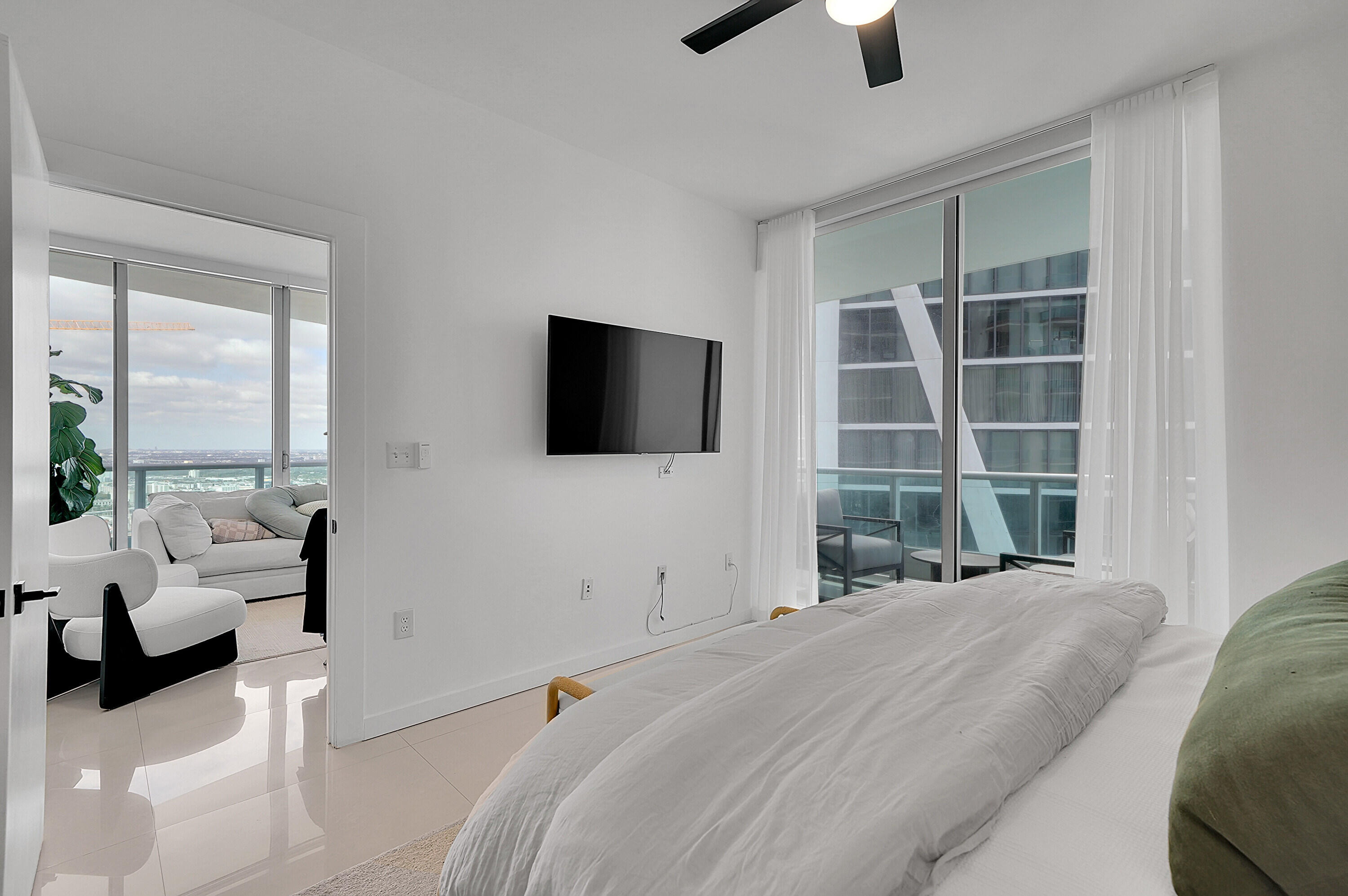 900 BISCAYNE BAY CONDO - Residential Lease