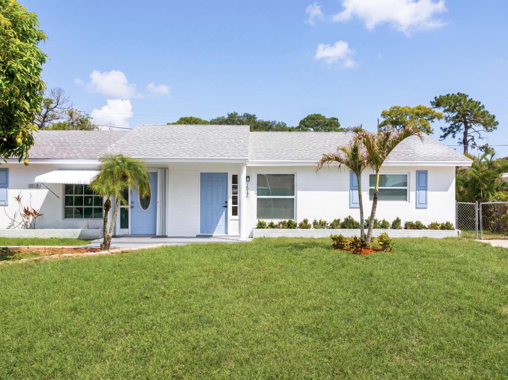 Photo of 1017 Riverwood Lane, Jupiter, FL 33458 (MLS # B26036130)