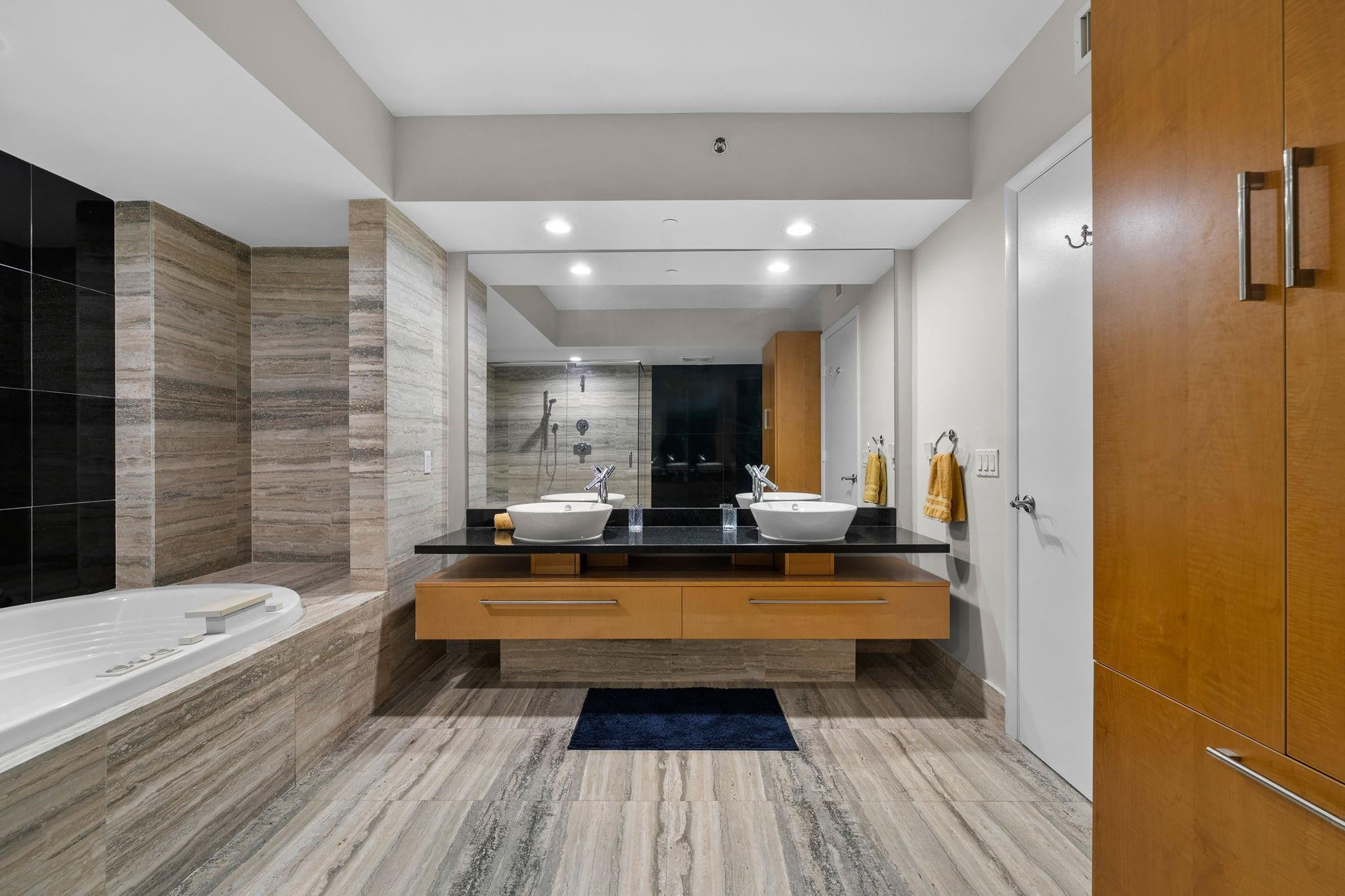 LAS OLAS BEACH CLUB - Residential