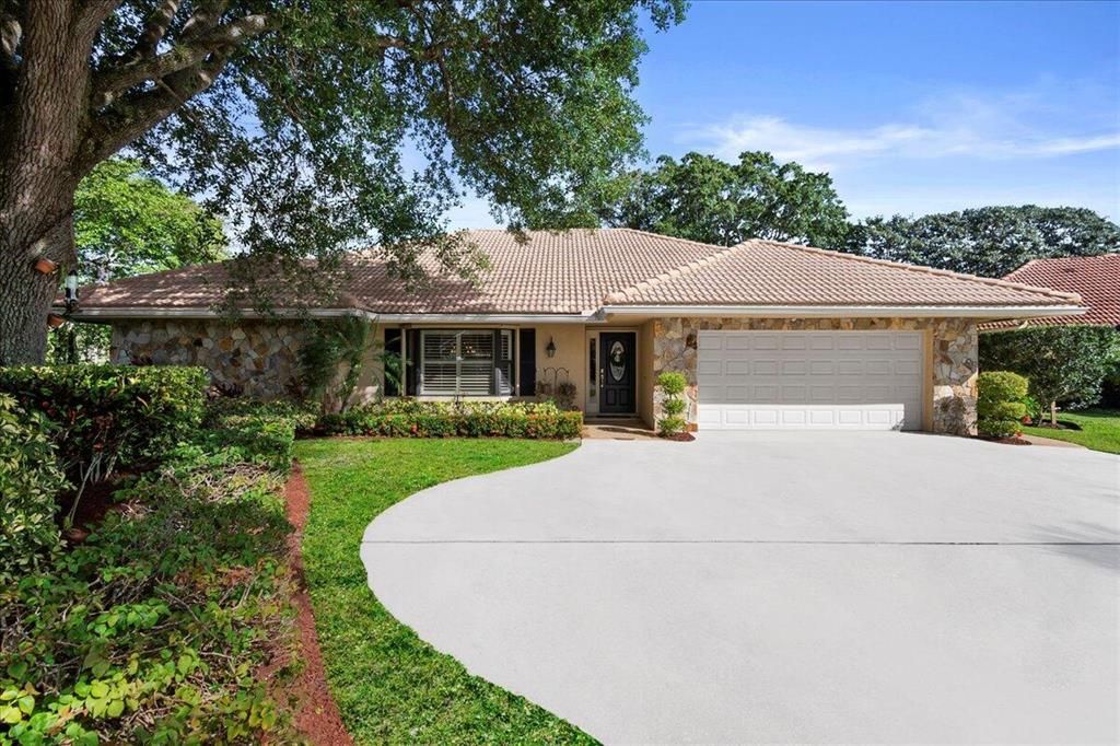 Photo of 3 Durness Court, Palm Beach Gardens, FL 33418 (MLS # R10878641)
