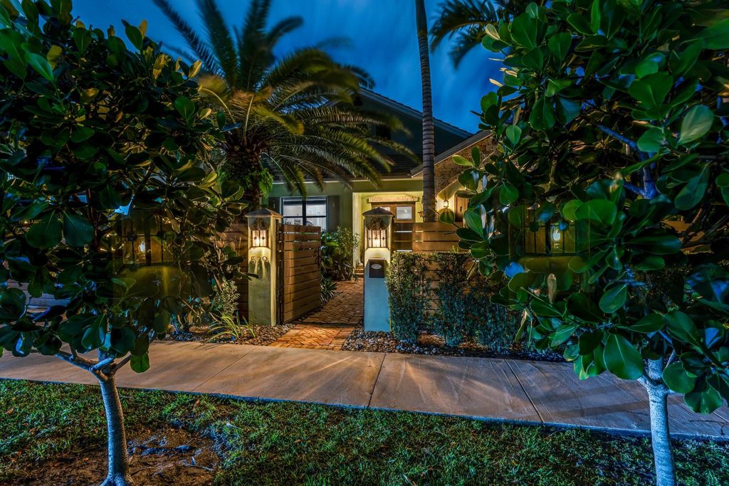 Photo of 539 NE 10th Avenue, Fort Lauderdale, FL 33301 (MLS # F10545293)