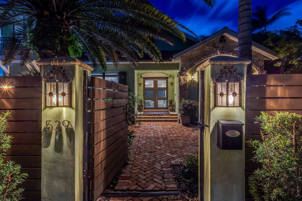 Photo of 539 NE 10th Avenue, Fort Lauderdale, FL 33301 (MLS # F10545293)