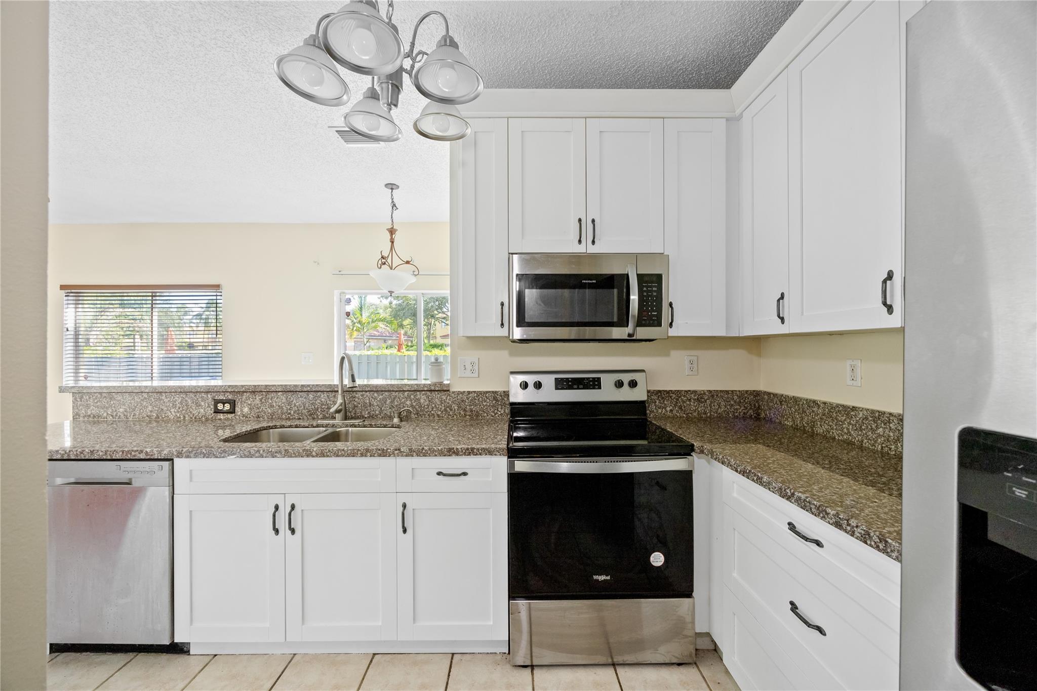 Avalon 160-4 B - Residential Lease