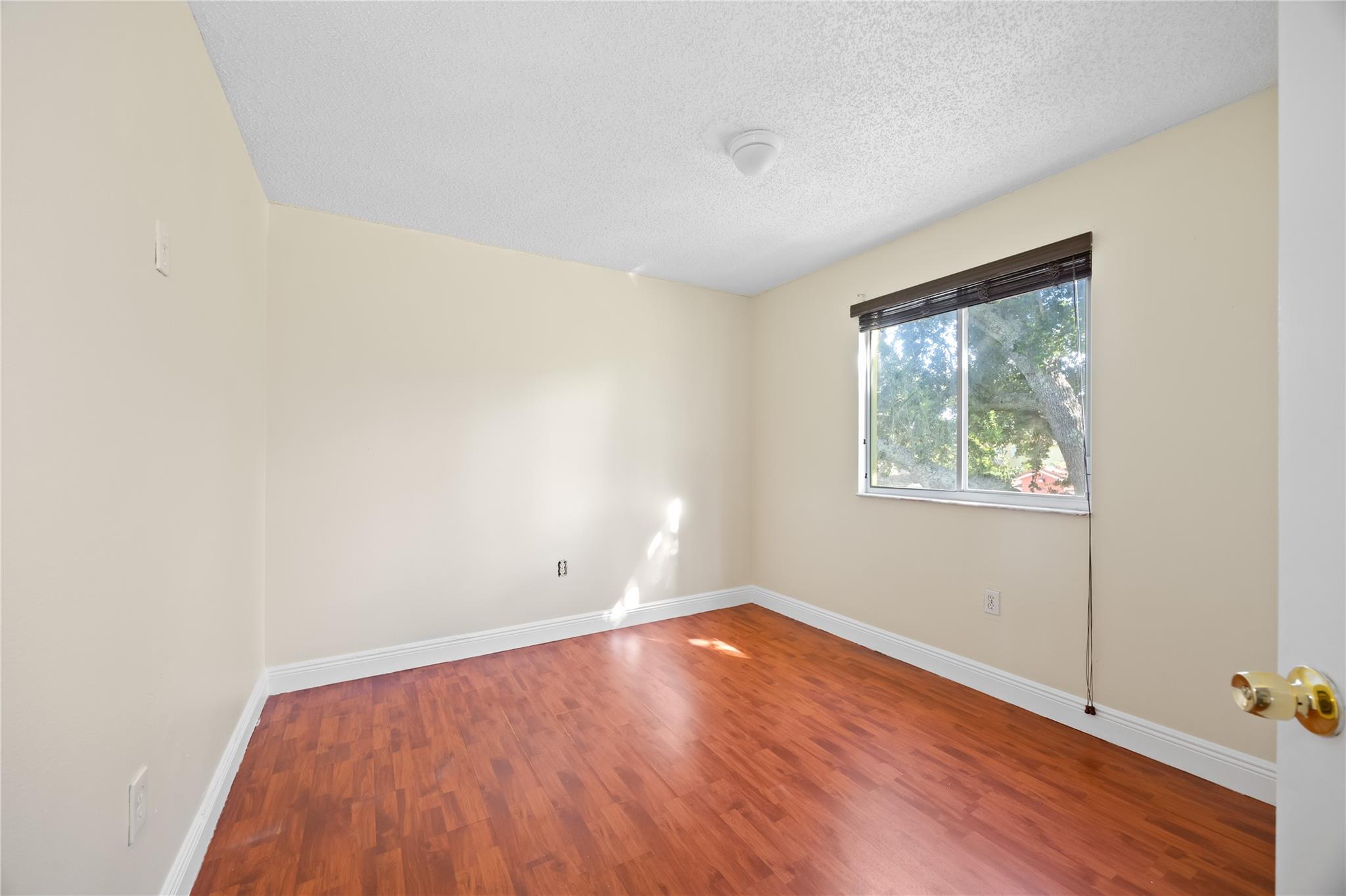 Avalon 160-4 B - Residential Lease