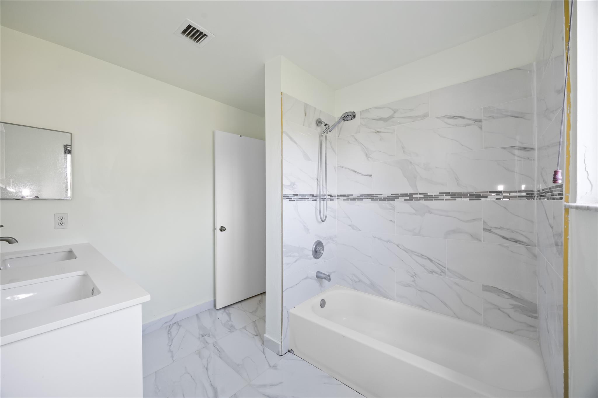 Avalon 160-4 B - Residential Lease