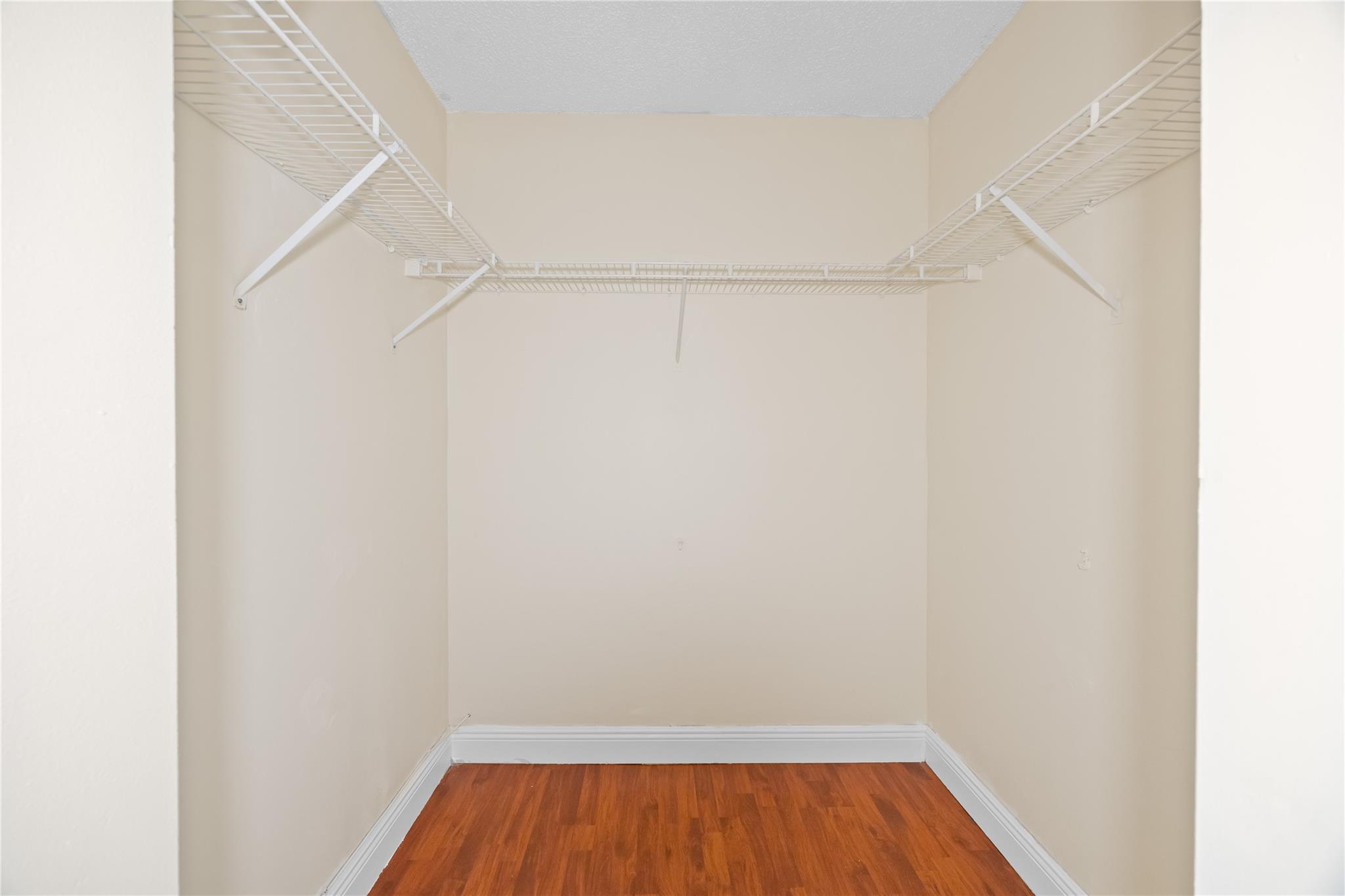 Avalon 160-4 B - Residential Lease