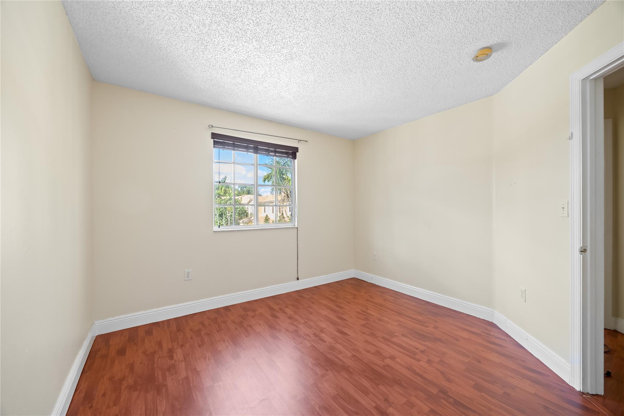 Avalon 160-4 B - Residential Lease