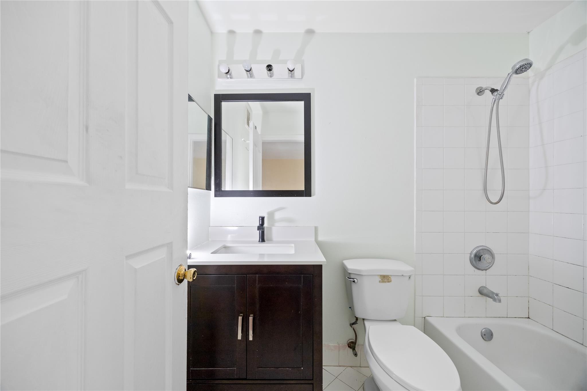 Avalon 160-4 B - Residential Lease