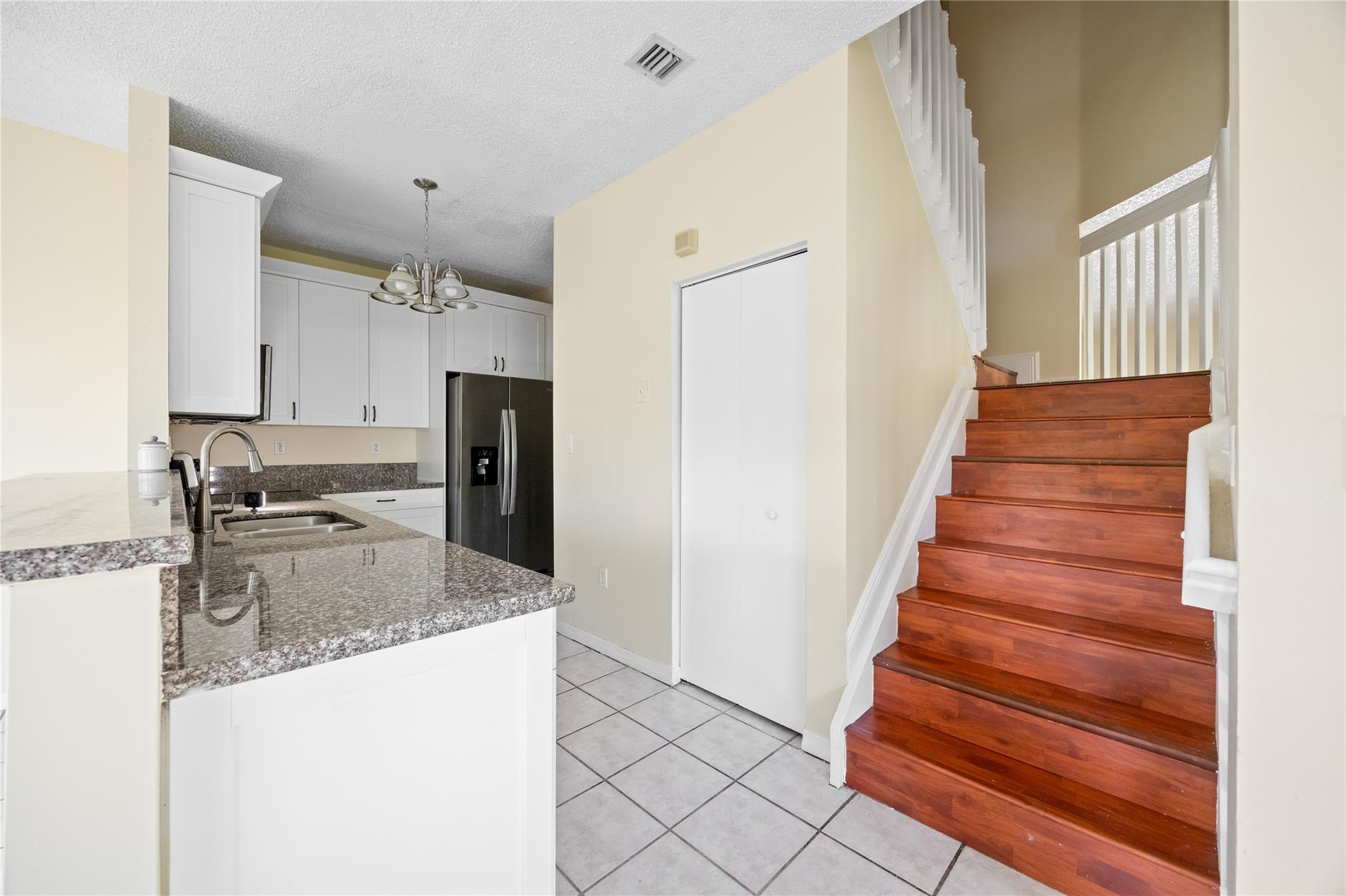 Avalon 160-4 B - Residential Lease