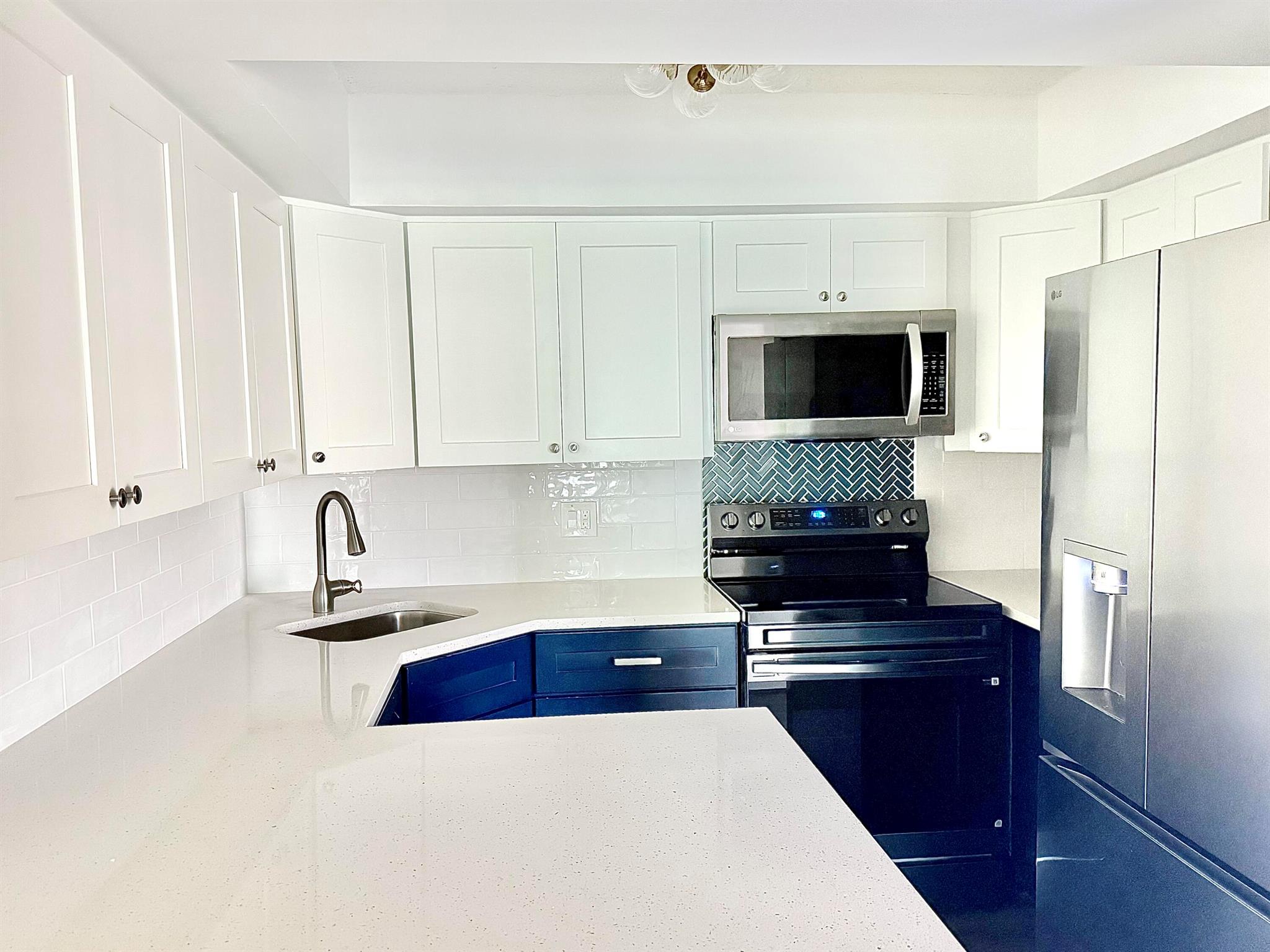 LE VILLAGE DE PROVENCE - Residential Lease