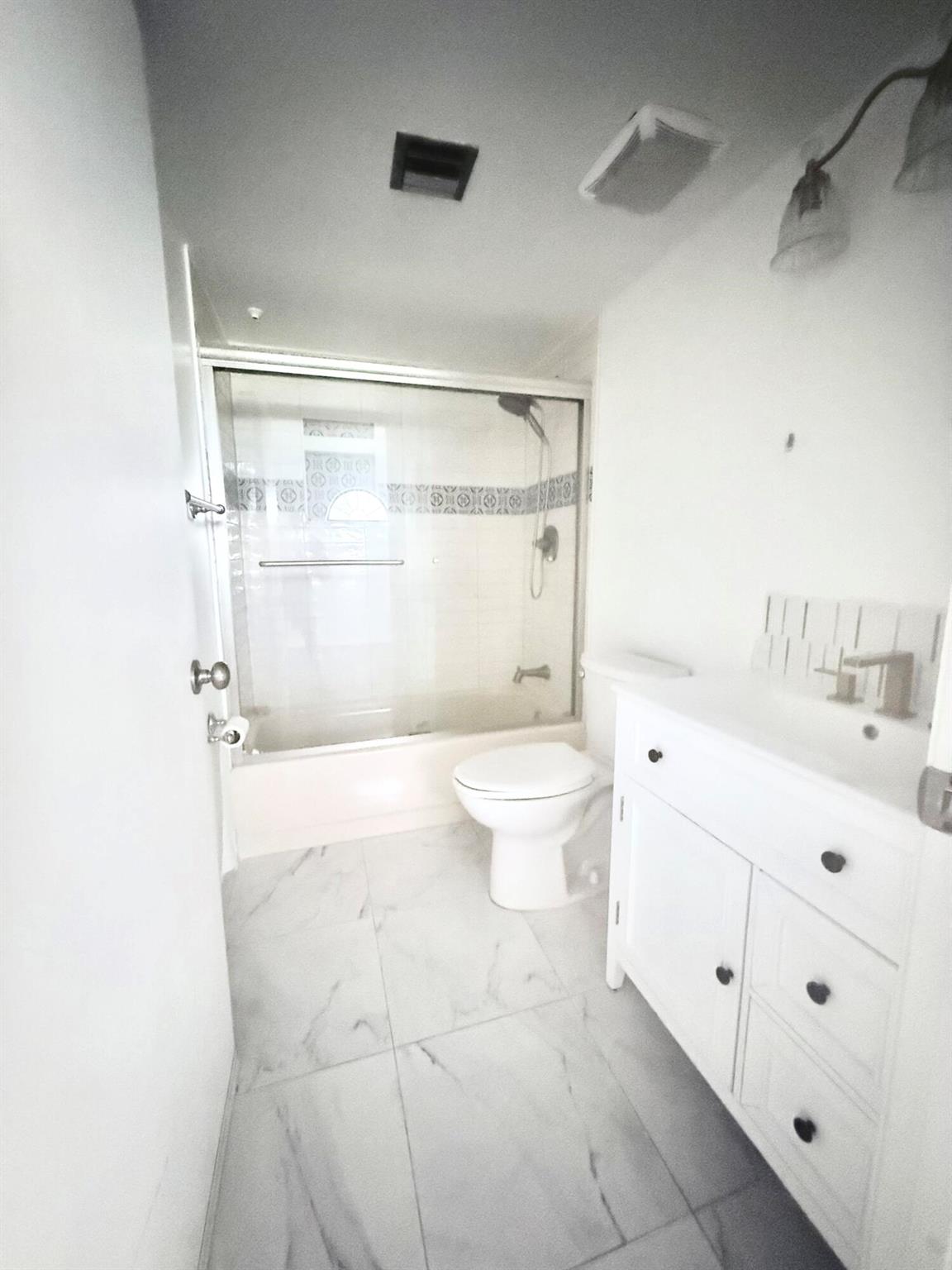 LE VILLAGE DE PROVENCE - Residential Lease