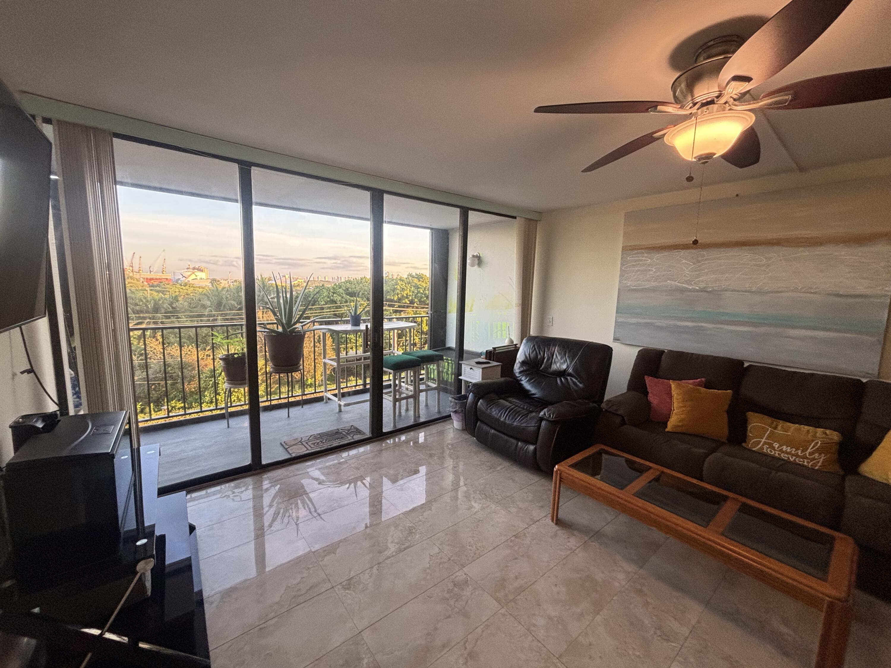 PALM BEACH HOUSE CONDO - Residential