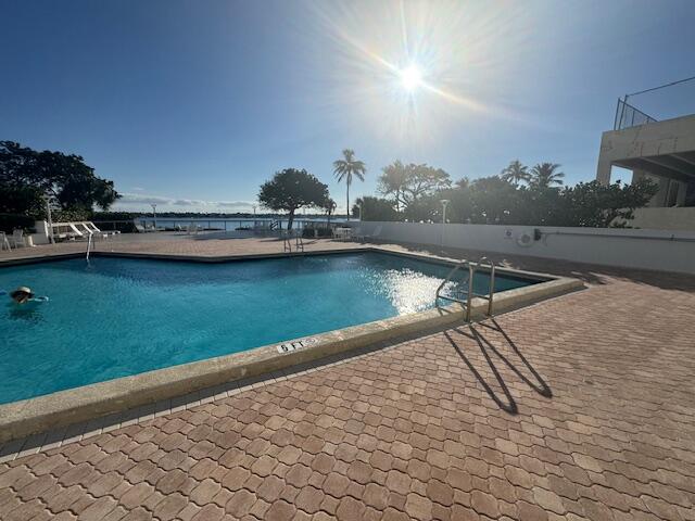 PALM BEACH HOUSE CONDO - Residential
