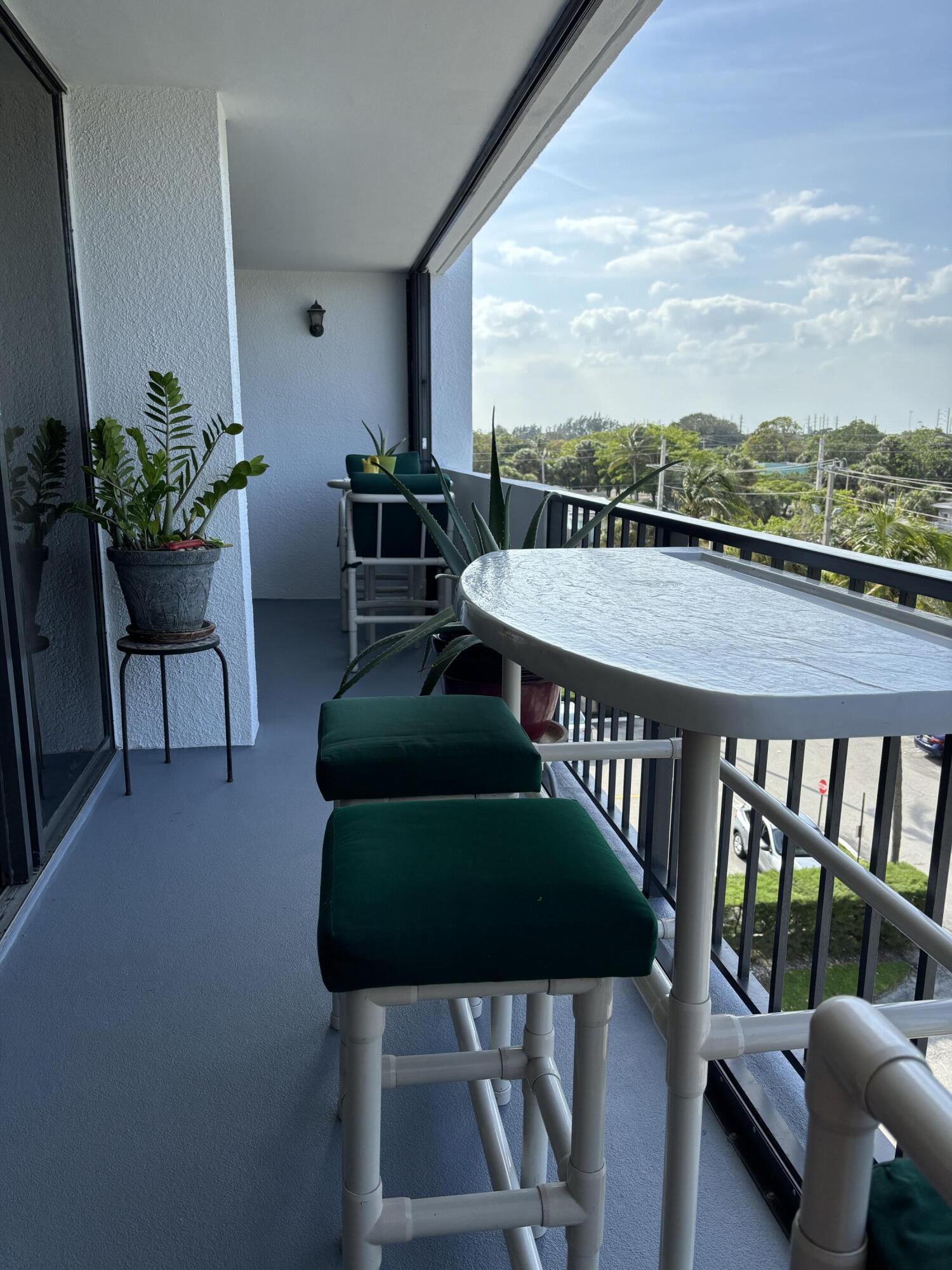 PALM BEACH HOUSE CONDO - Residential