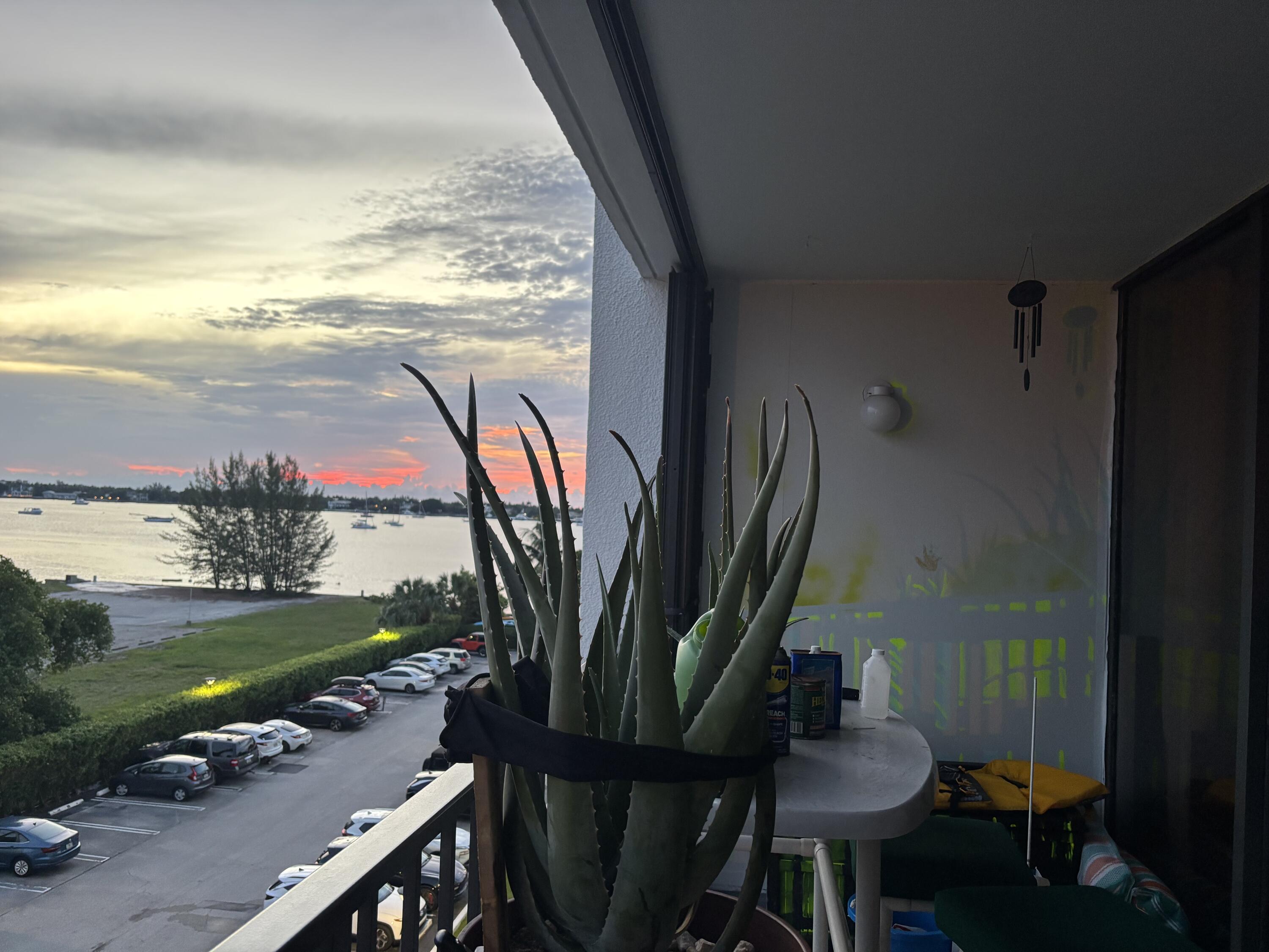 PALM BEACH HOUSE CONDO - Residential