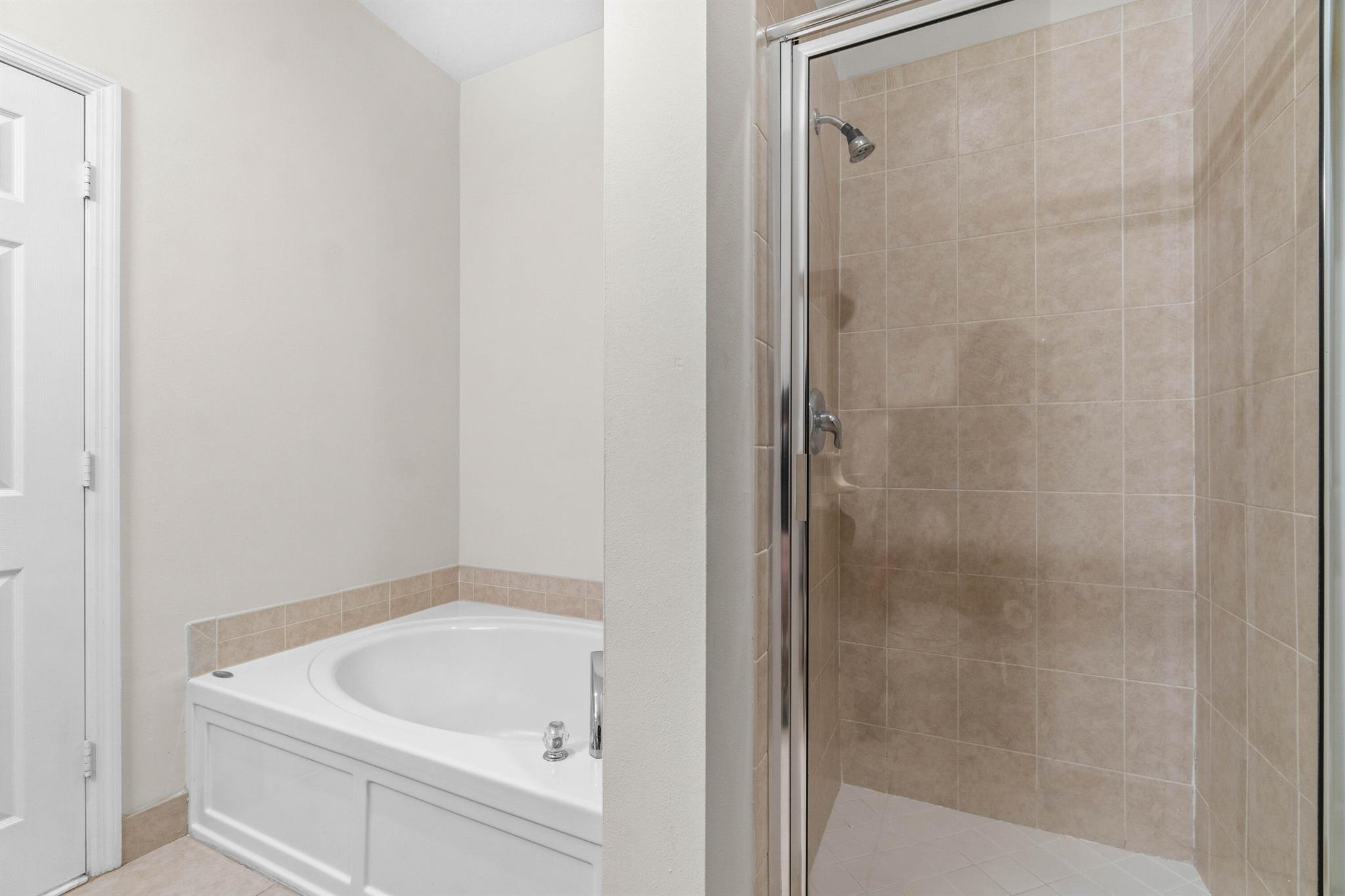 MAGNOLIA BAY CONDOMIMIUM - Residential Lease