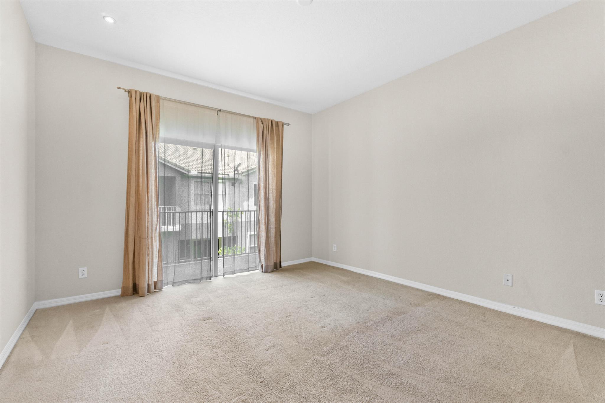 MAGNOLIA BAY CONDOMIMIUM - Residential Lease