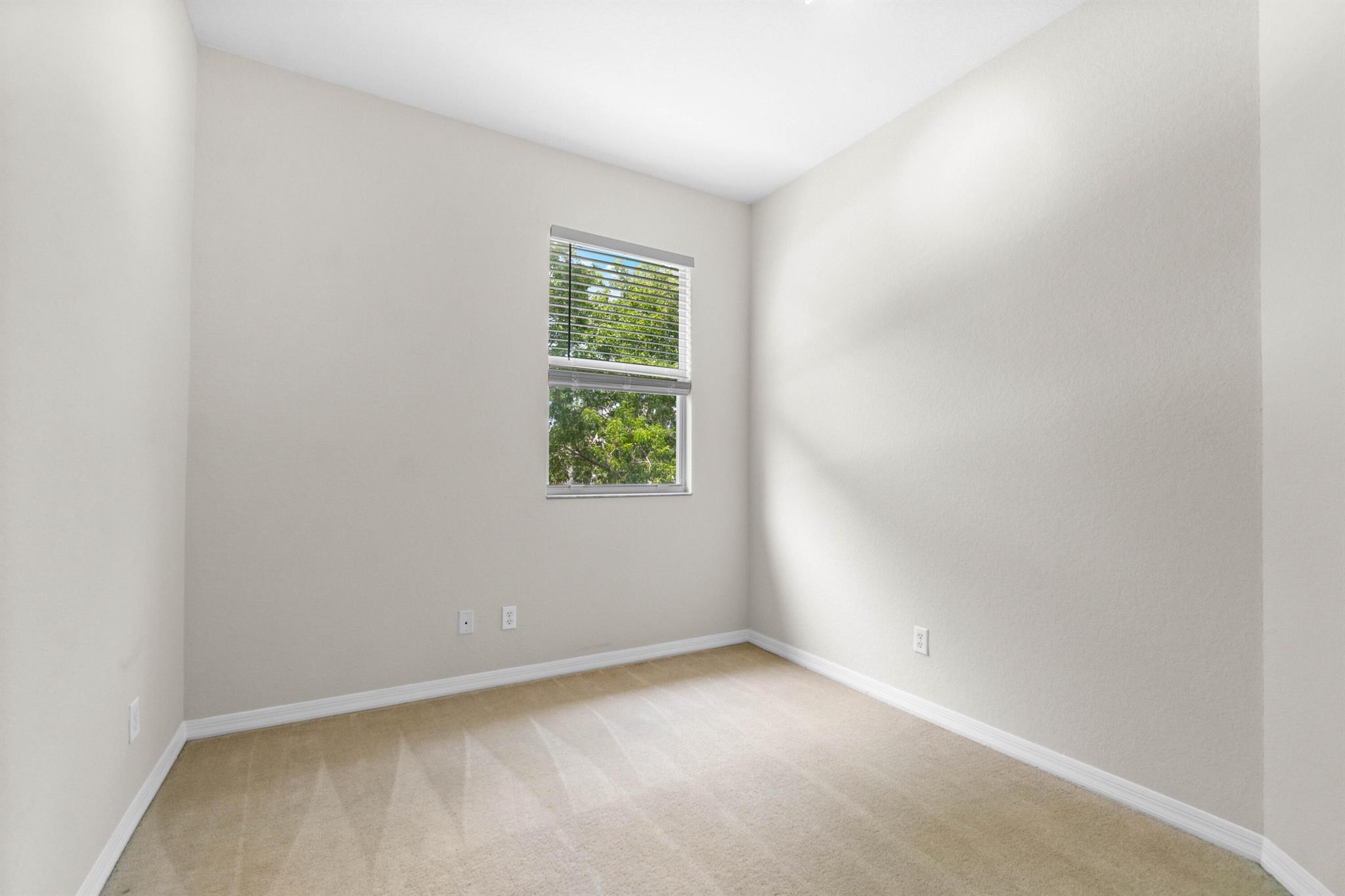 MAGNOLIA BAY CONDOMIMIUM - Residential Lease