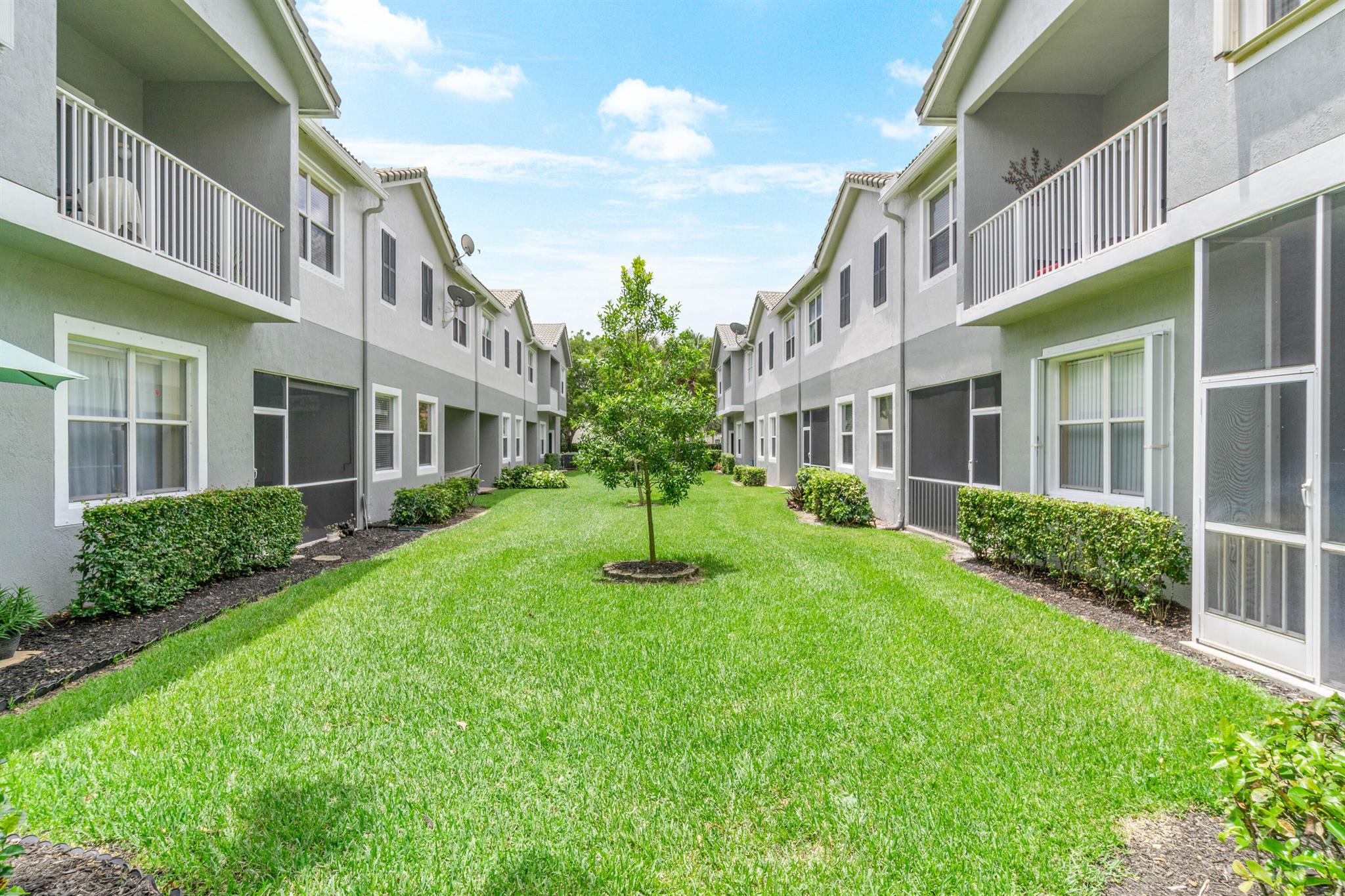 MAGNOLIA BAY CONDOMIMIUM - Residential Lease