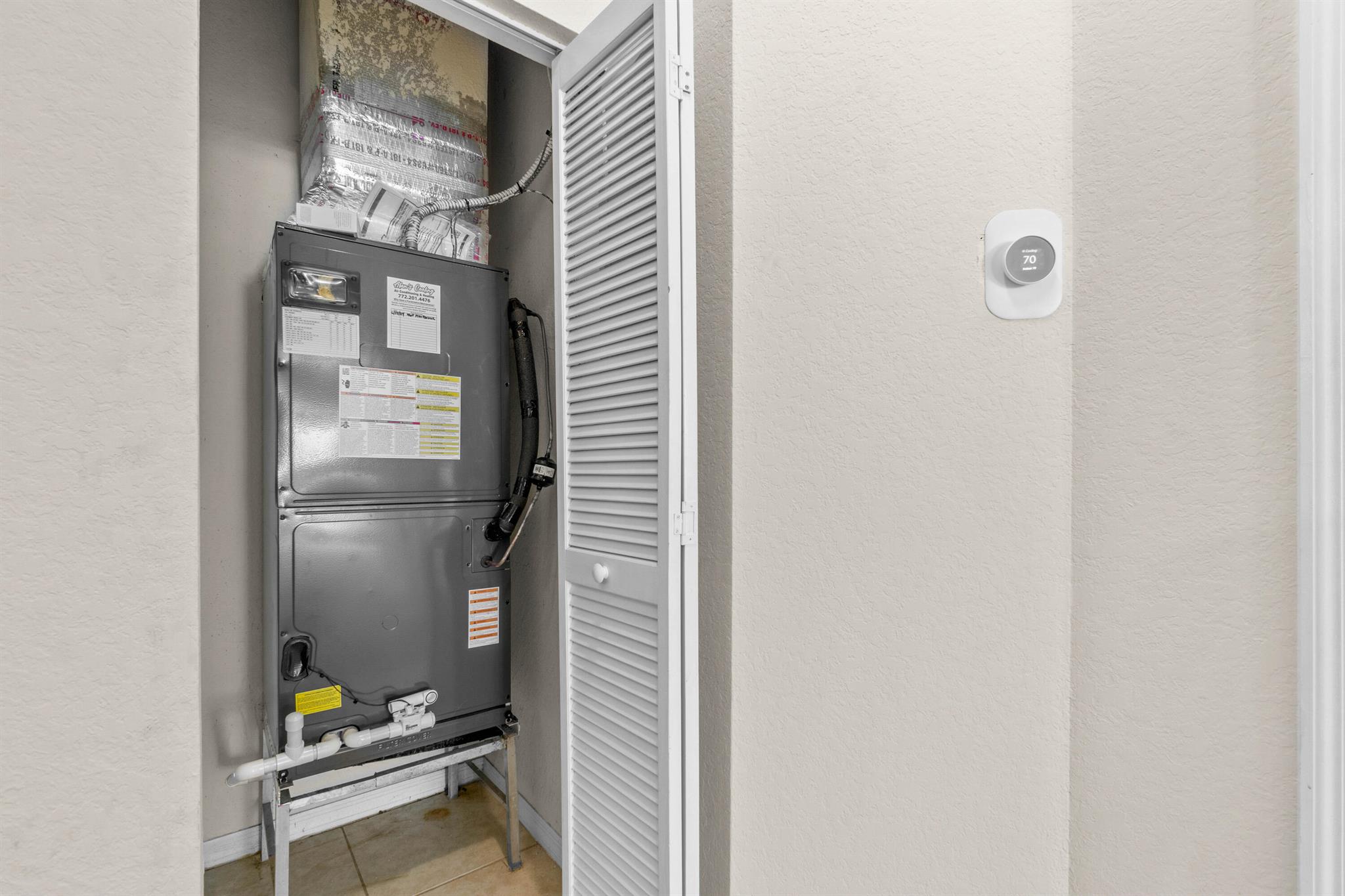 MAGNOLIA BAY CONDOMIMIUM - Residential Lease