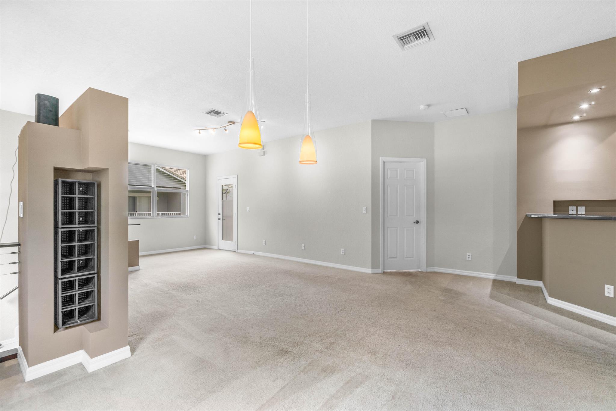 MAGNOLIA BAY CONDOMIMIUM - Residential Lease