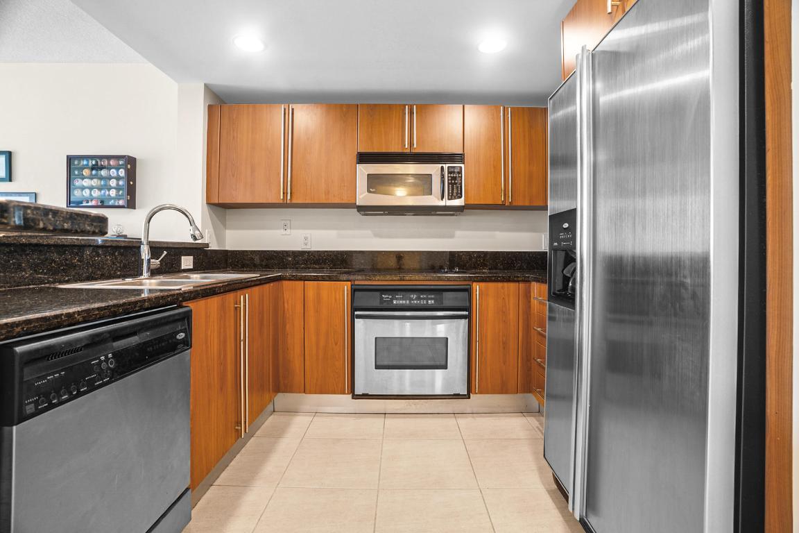 610 CLEMATIS CONDO - Residential