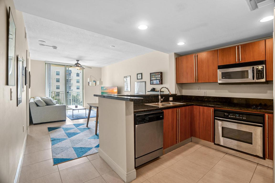 610 CLEMATIS CONDO - Residential