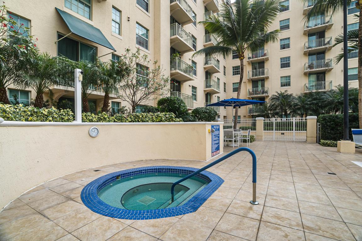 610 CLEMATIS CONDO - Residential