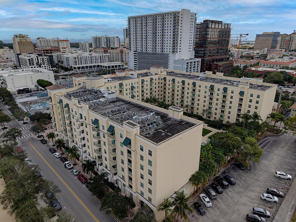 610 CLEMATIS CONDO - Residential