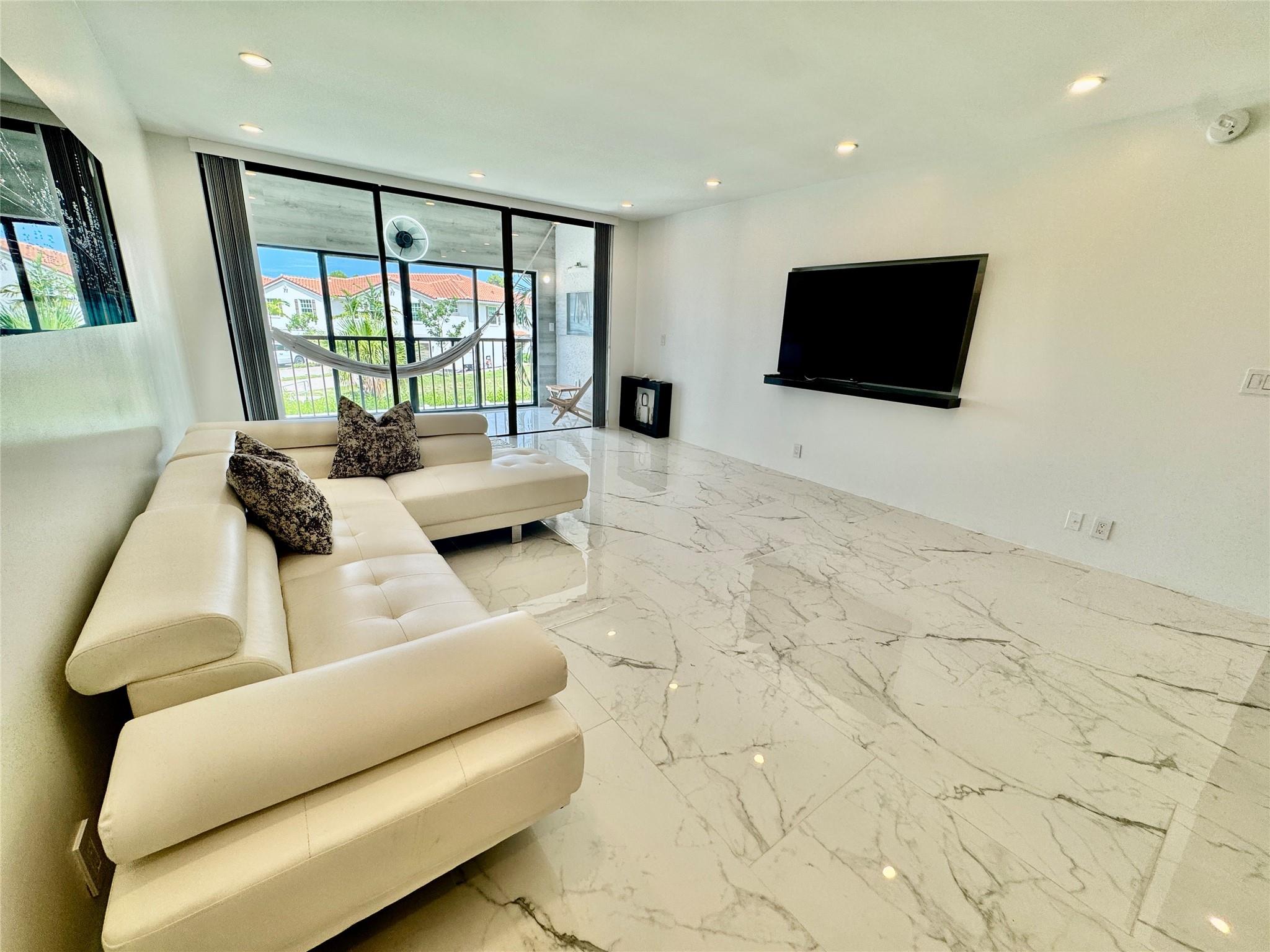 FOUNTAINS OF PALM BEACH - Residential