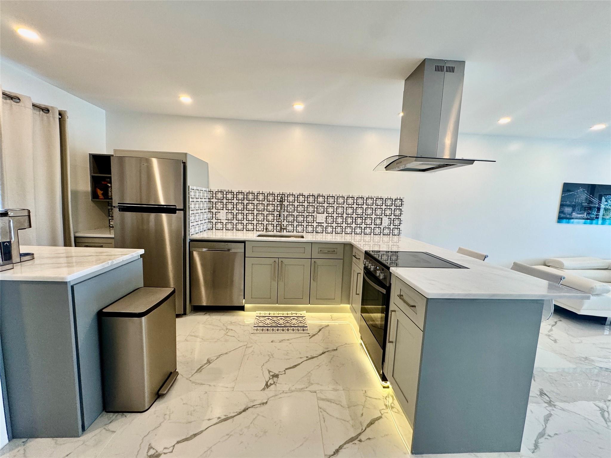 FOUNTAINS OF PALM BEACH - Residential