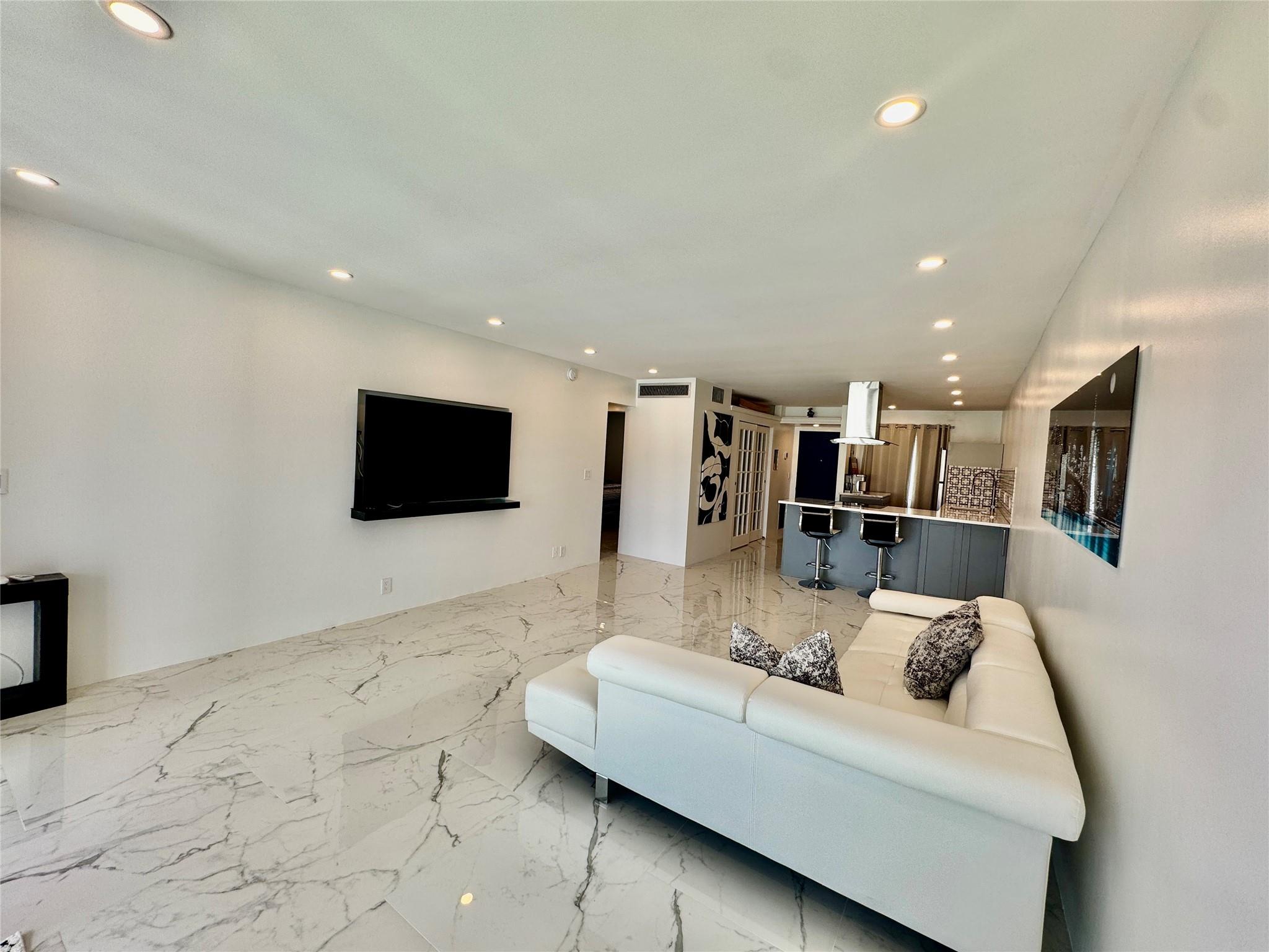 FOUNTAINS OF PALM BEACH - Residential